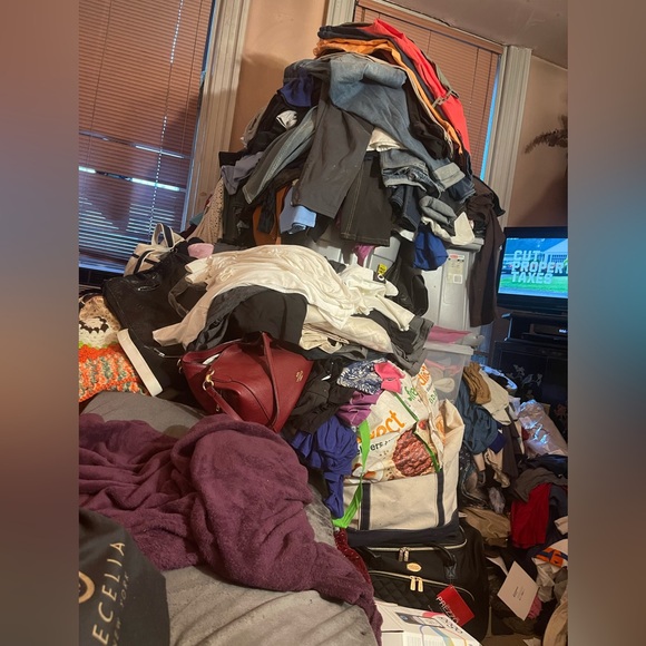 Meet your Posher, Merrill. My listings are 1 owner items. 10-20% off offers only - Picture 3 of 6